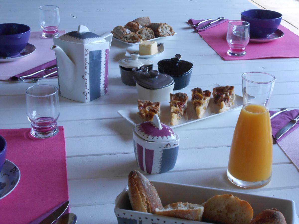 Le Relais Du Grand Logis Bed & Breakfast Civrieux Exterior foto