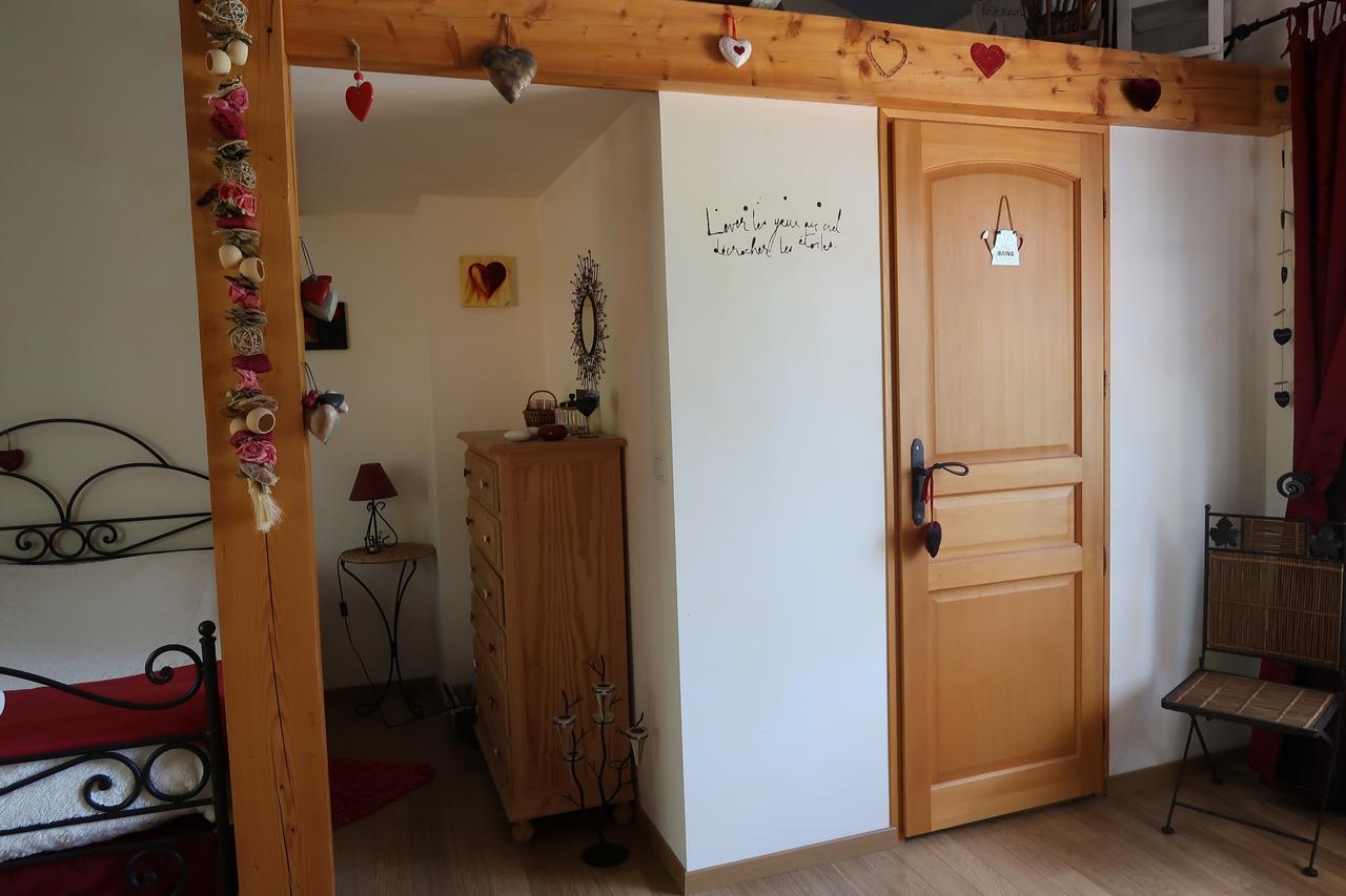 Le Relais Du Grand Logis Bed & Breakfast Civrieux Exterior foto